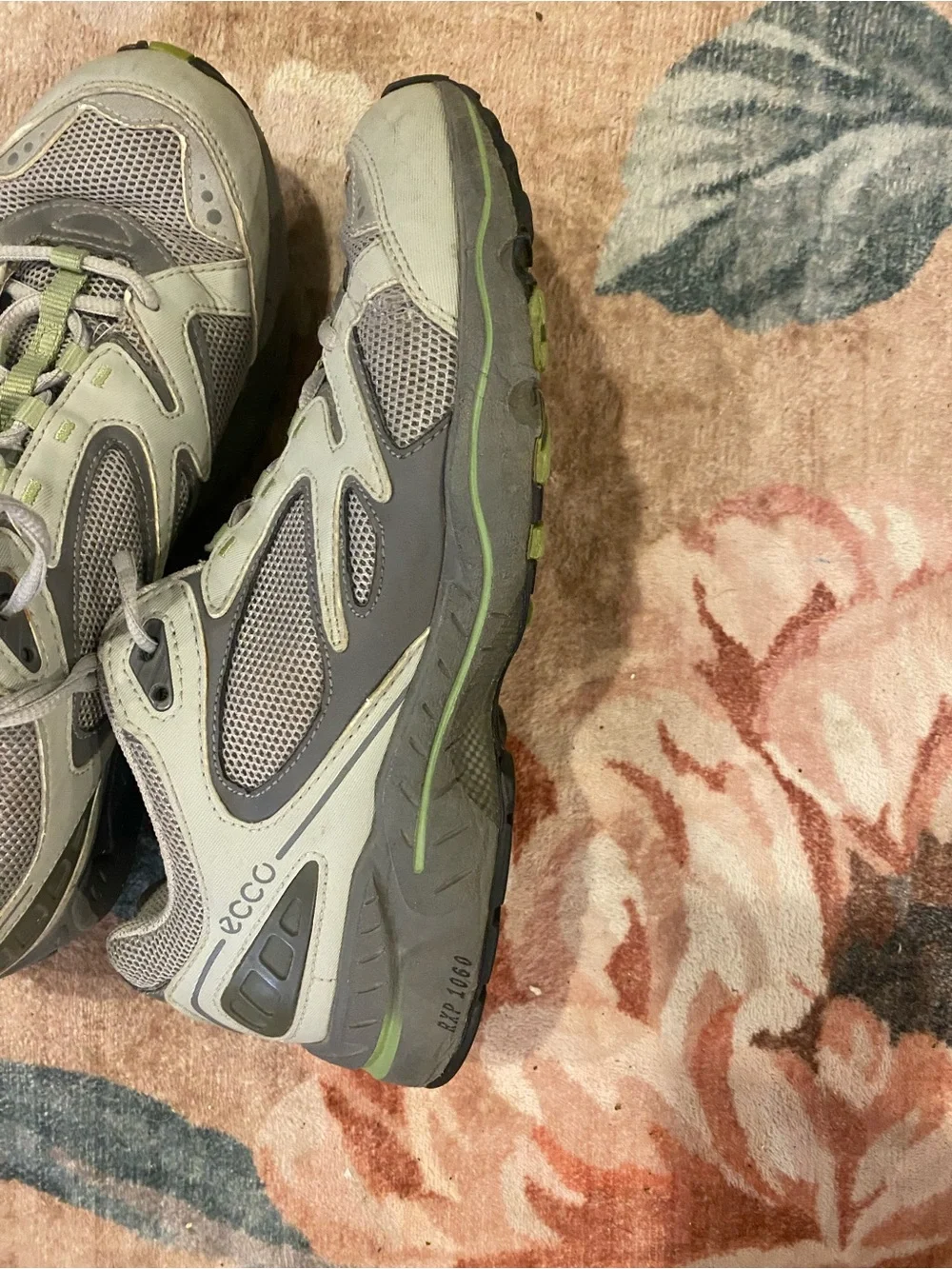 Ecco Men's Light Gray Athletic Sneakers with Green Accents rxp1060 8/8.5 EU 42M